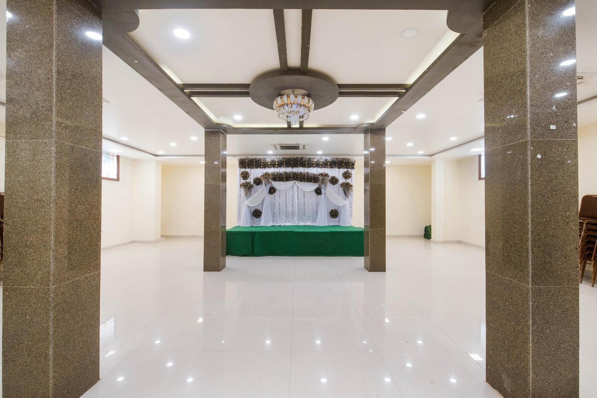 Capital O Aditya Grand Guntur Luaran gambar