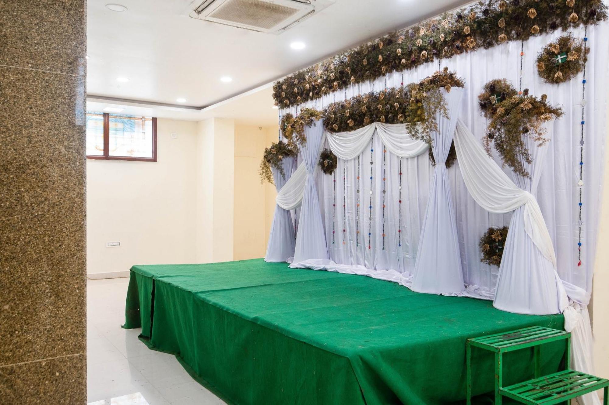 Capital O Aditya Grand Guntur Luaran gambar